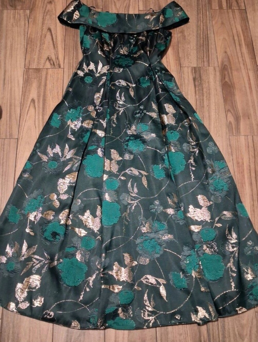Adrianna Papel Gown